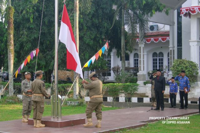 SEKRETARIS DPRD KABUPATEN ASAHAN PIMPIN UPACARA PENAIKAN BENDERA HUT KE-80 KEMERDEKAAN RI
